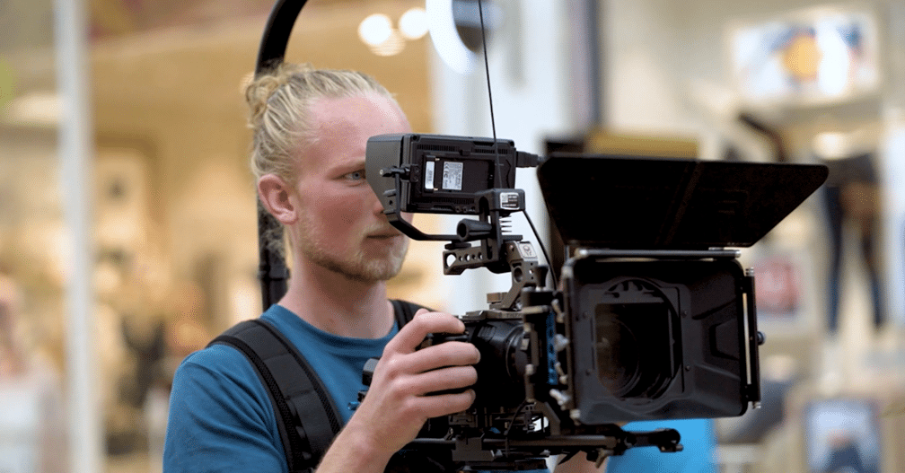 Videograaf tijdens productieproces